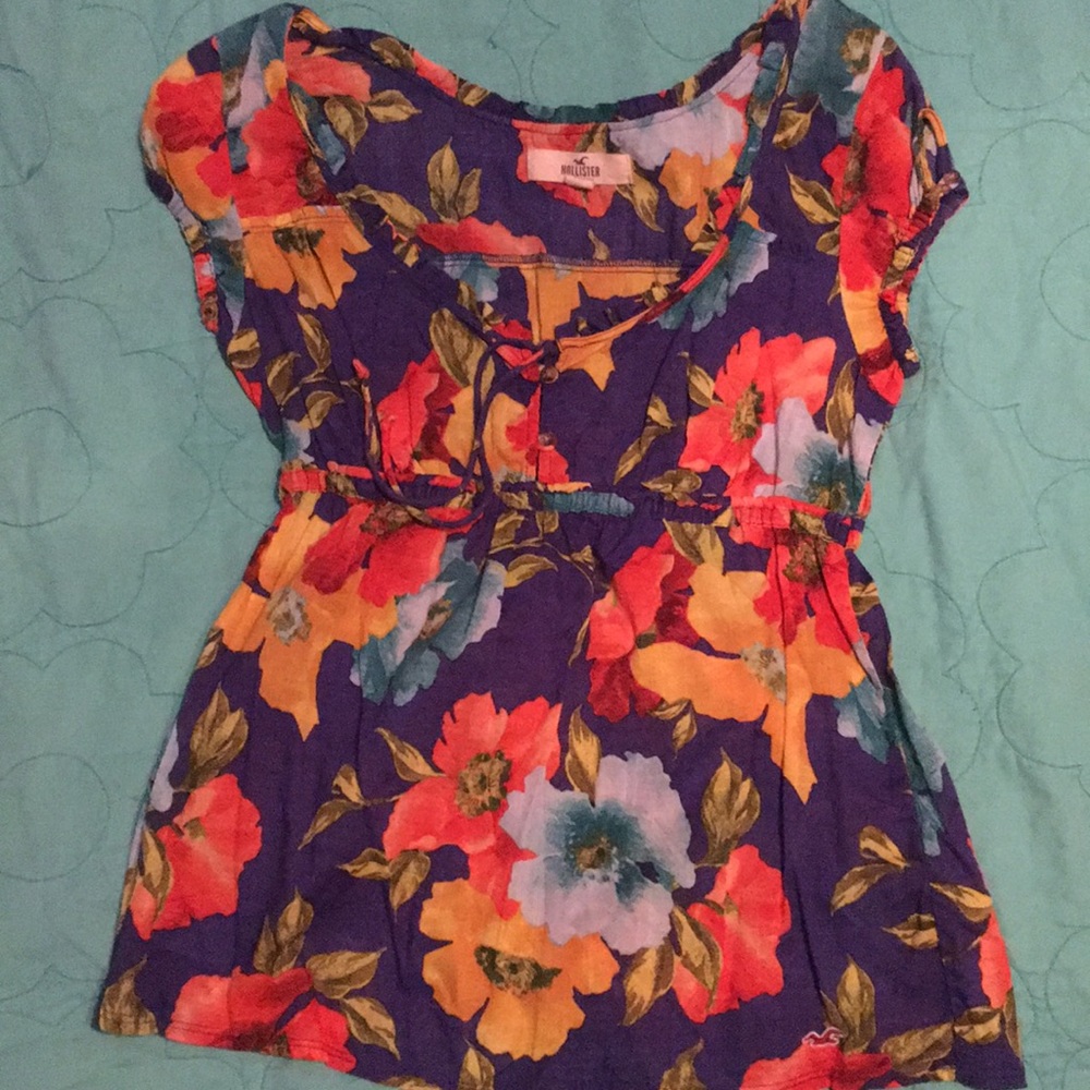 Hollister Blue floral top